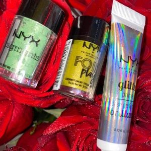 Eye primer and two beautiful shades of glitter💚